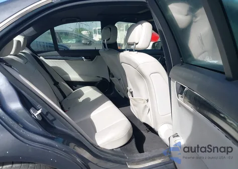 2011 Mercedes-Benz C 300 Luxury/Sport из США, поврежденный, VIN WDDGF5EB8BR138622